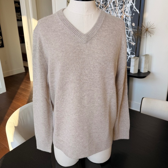 Men's J Crew 100% Cashmere Heavyweight V-Neck Sweater Size Medium